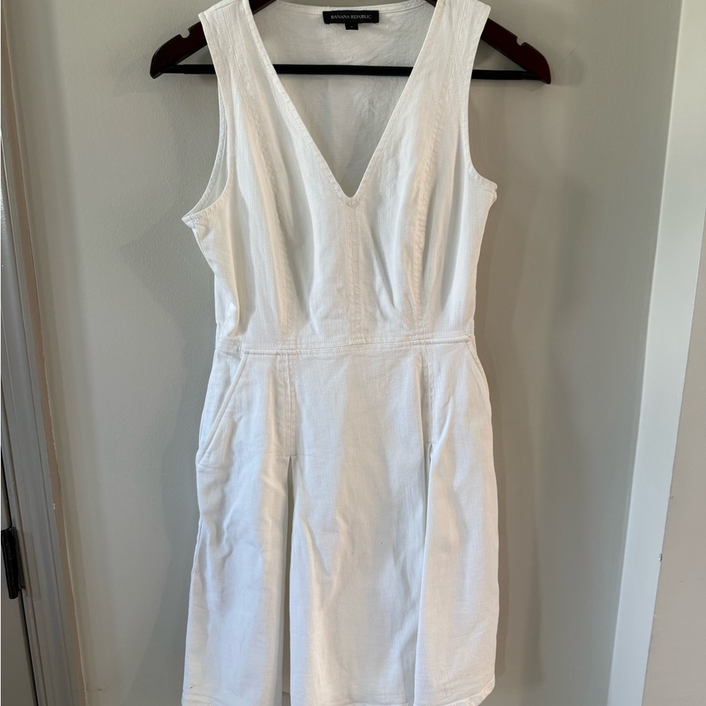 Banana Republic Denim Jean White Dress Size 2 Flare Waist Sleeveless V-neck